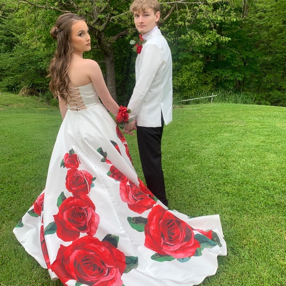 Sherri hill prom dress. Size 0-2 - Picture 2 of 3